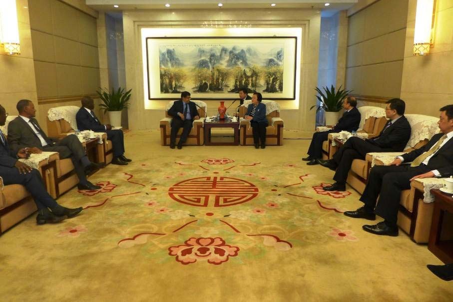 马哈姆主席与赵白鸽博士亲切会晤2.jpg
