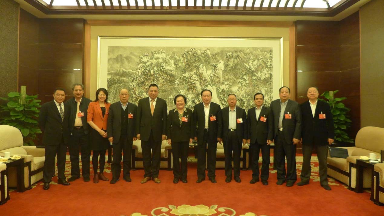 蓝迪国际智库与河南省领导和企业代表合影留念.jpg