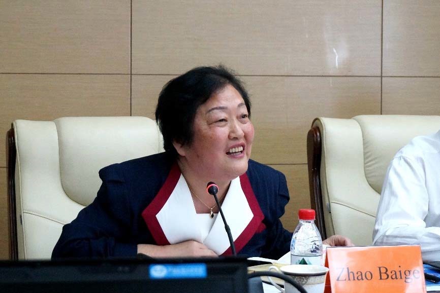 赵白鸽博士发表演讲.jpg