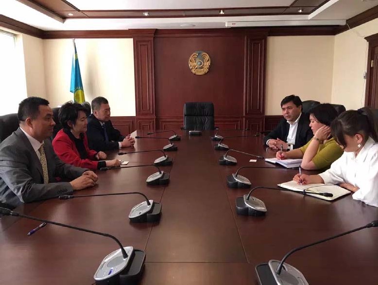 蓝迪国际智库代表团访问哈萨克斯坦能源部.jpg
